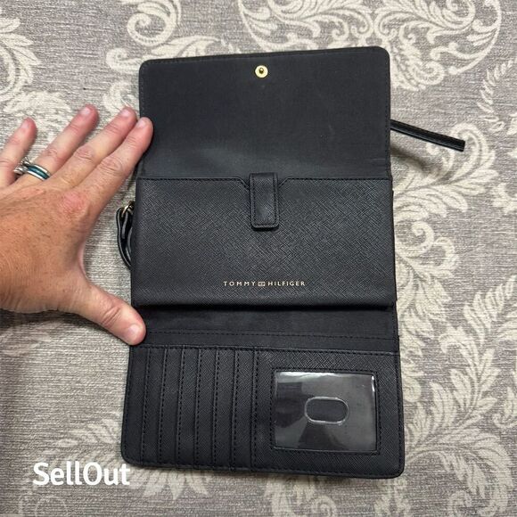 Tommy Hilfiger Women's Black Crossbody Wallet Purse Monogram Embossed - Picture 4 of 5